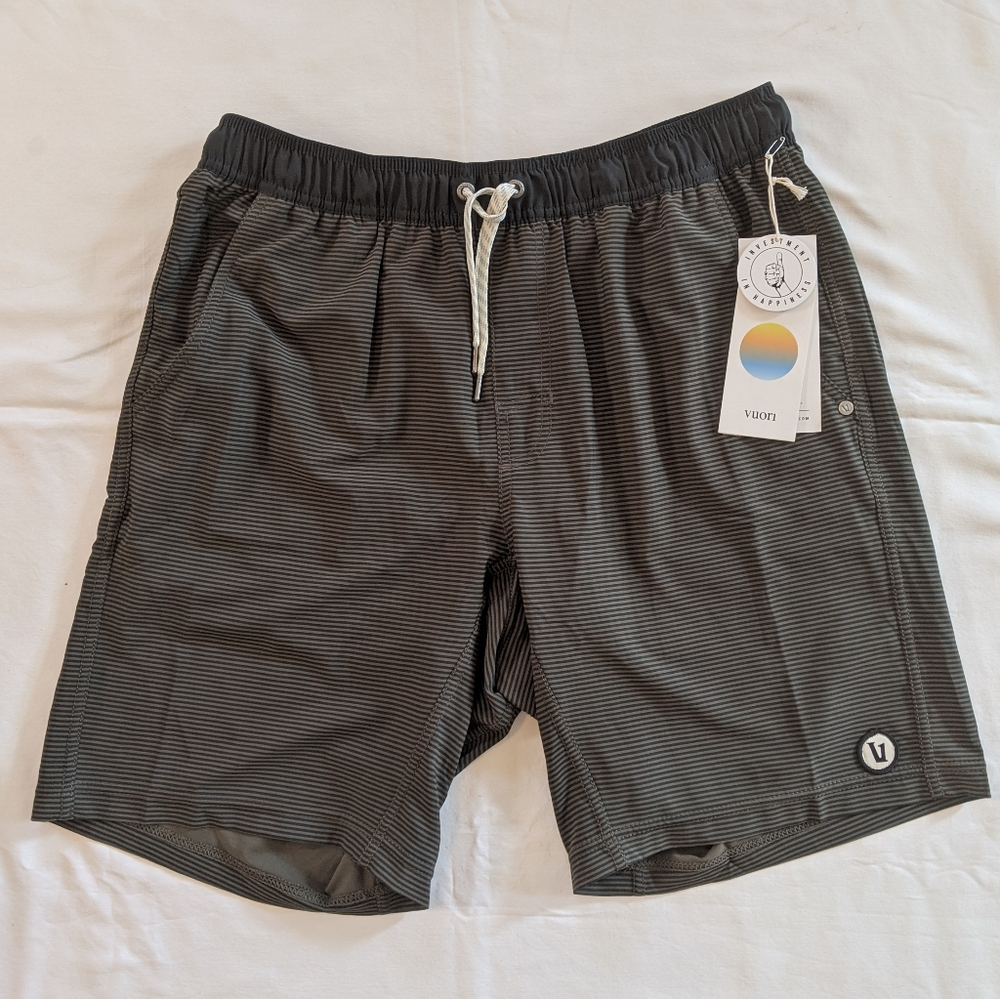 Vuori Kore Short - Evergreen Black Stripe